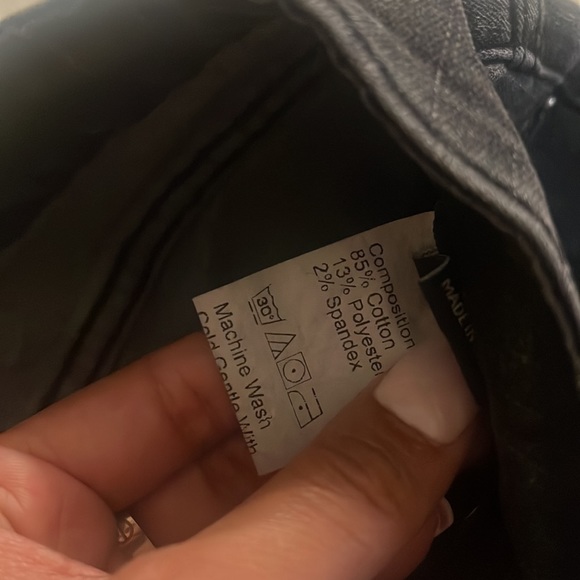 Black distressed cropped skinny leg rips at cuffs 🖤 - Picture 7 of 7